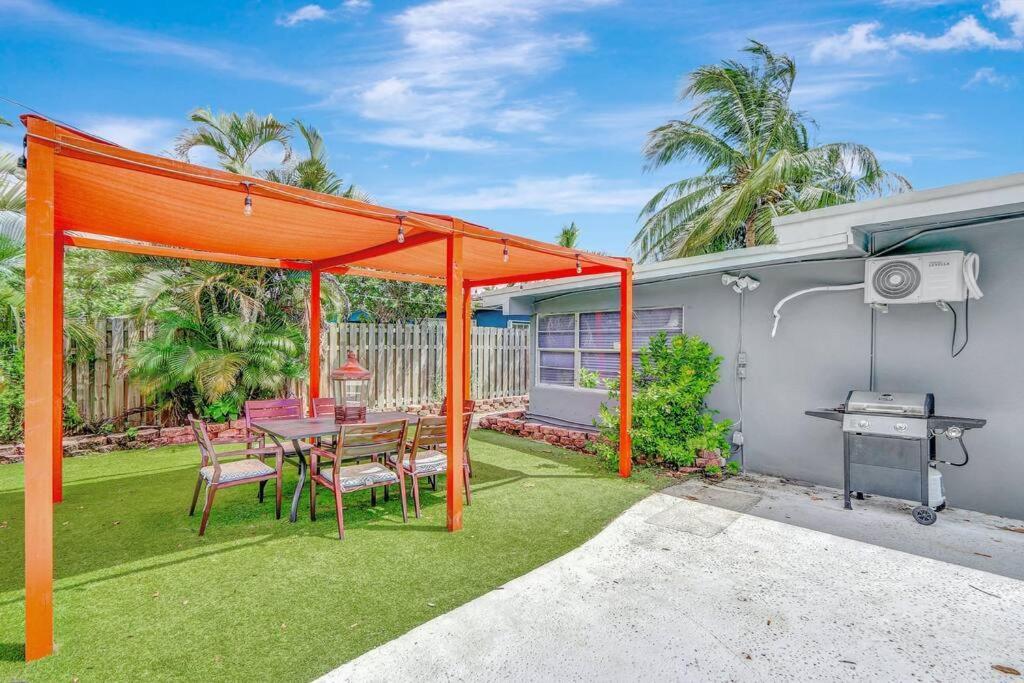 Casa de férias 3br 2ba With Pool Near Nightlife And Beach!